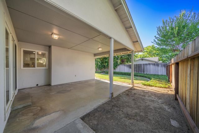 1413 Clovewood Ave, Modesto, CA 95355
