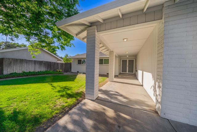 1413 Clovewood Ave, Modesto, CA 95355
