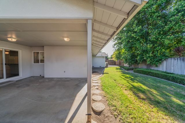 1413 Clovewood Ave, Modesto, CA 95355