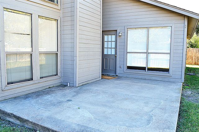 4001 Windy Meadow Court, Arlington, TX 76017