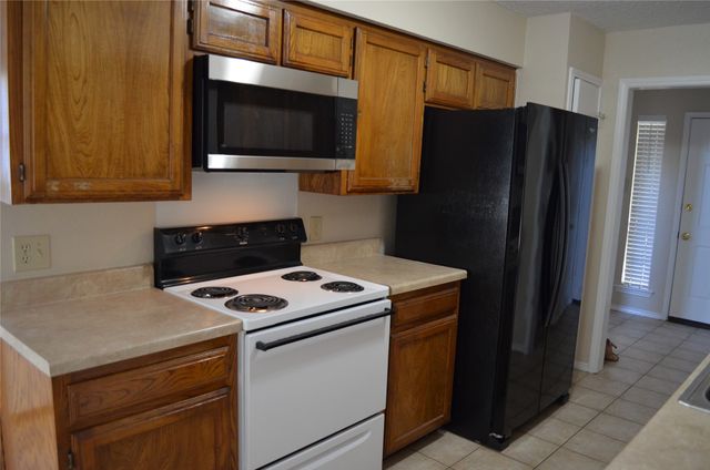 4001 Windy Meadow Court, Arlington, TX 76017