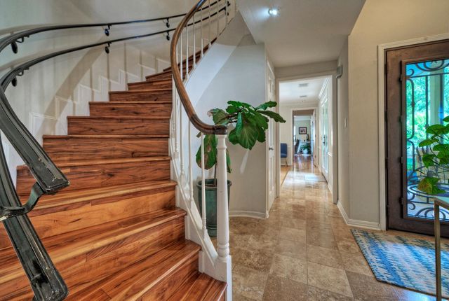 813 Sunfish ST, Lakeway, TX 78734