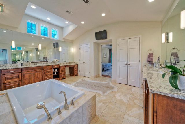 813 Sunfish ST, Lakeway, TX 78734