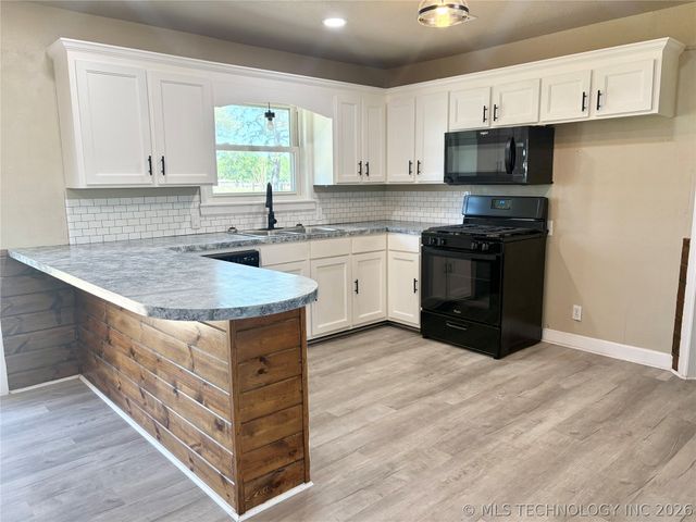 422909 Hwy 266, Checotah, OK 74426