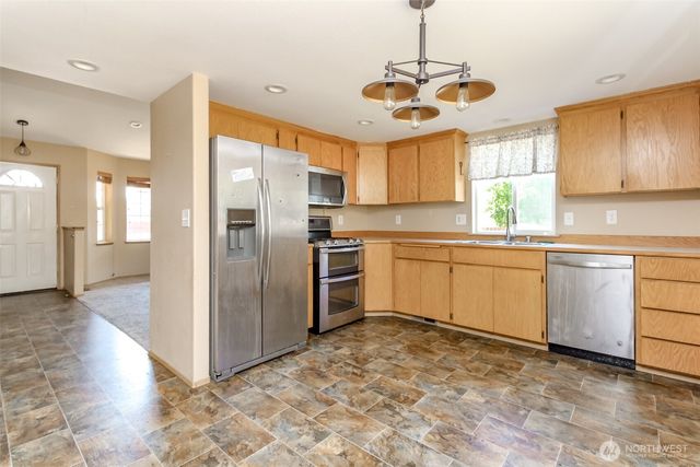 5619 228th Street E, Spanaway, WA 98387