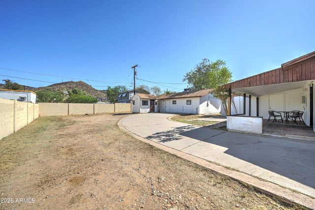 1124 W COCHISE Drive, Phoenix, AZ 85021
