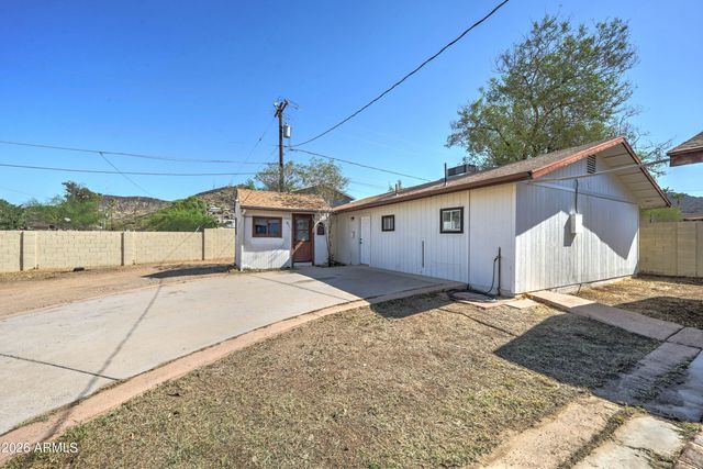 1124 W COCHISE Drive, Phoenix, AZ 85021