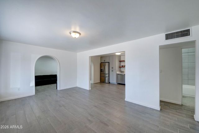 1124 W COCHISE Drive, Phoenix, AZ 85021