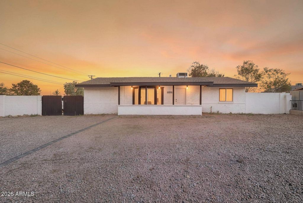 1124 W COCHISE Drive, Phoenix, AZ 85021