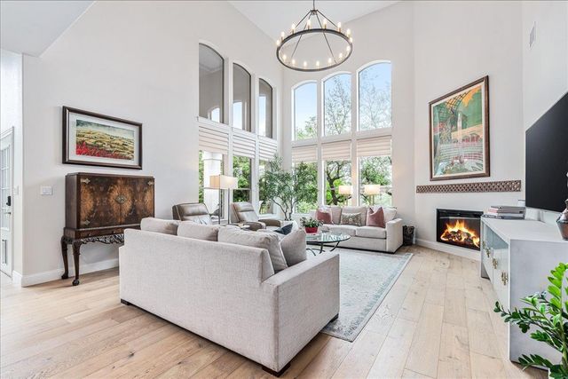 214 Varco DR, Austin, TX 78738