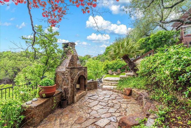 214 Varco DR, Austin, TX 78738