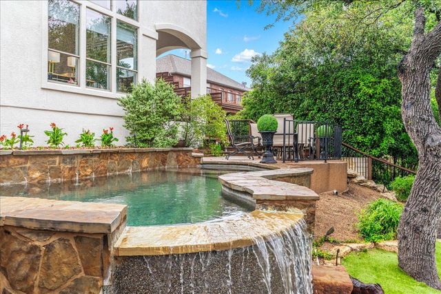 214 Varco DR, Austin, TX 78738