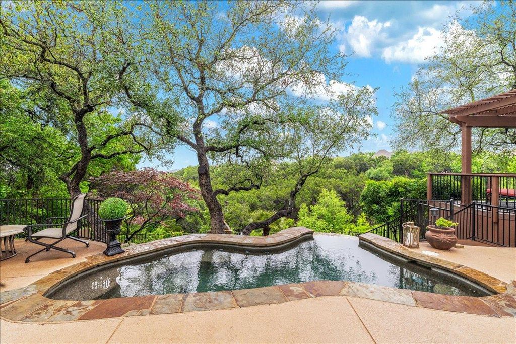 214 Varco DR, Austin, TX 78738