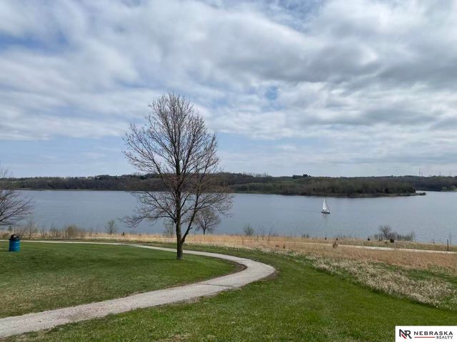 8272 N 93rd Street, Omaha, NE 68122
