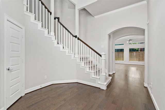 927 S Lacey Garden Loop, Houston, TX 77018
