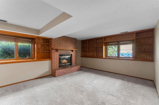 9836 Ilex Street NW, Coon Rapids, MN 55433