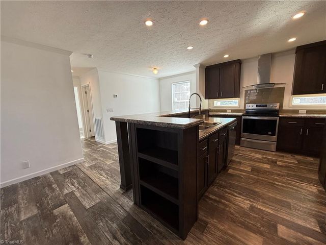 812 W Main Street, Pilot Mountain, NC 27041