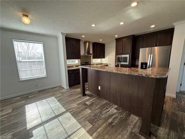 812 W Main Street, Pilot Mountain, NC 27041