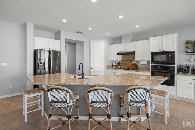 5101 Anacapa Drive, Bakersfield, CA 93306