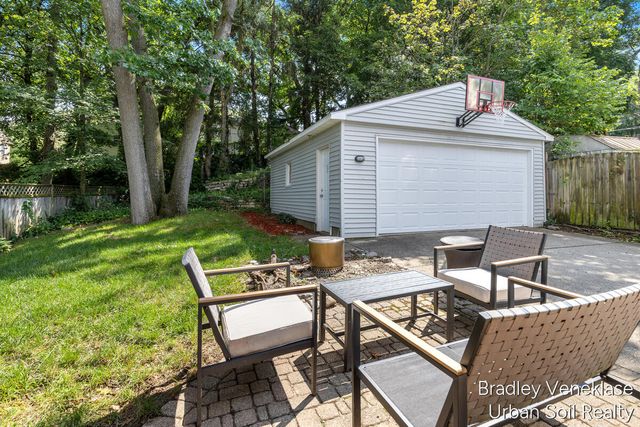 1336 Philadelphia Avenue, Grand Rapids, MI 49506