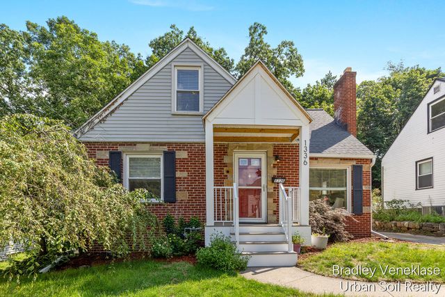 1336 Philadelphia Avenue, Grand Rapids, MI 49506