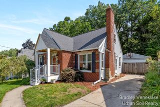 1336 Philadelphia Avenue, Grand Rapids, MI 49506