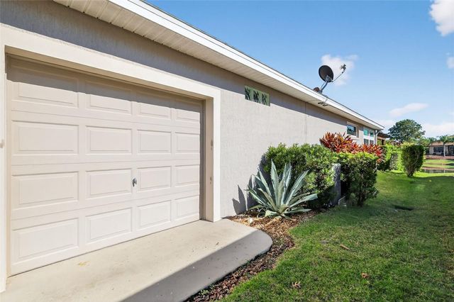 8852 BRIDGEPORT BAY CIRCLE, Mount Dora, FL 32757