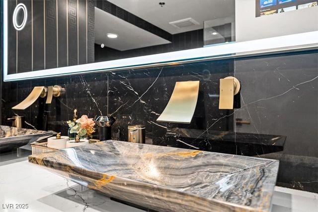 2700 Las Vegas Boulevard 1401, Las Vegas, NV 89109