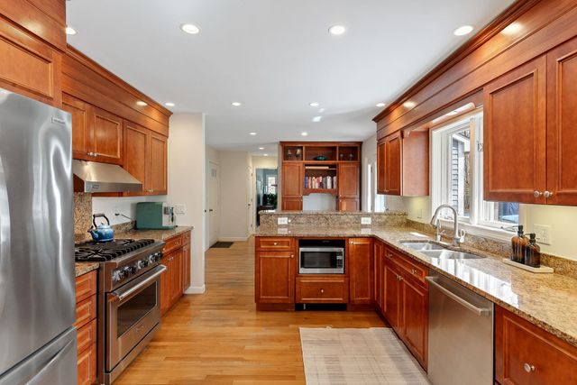 5 Harbor Ridge Road, South Burlington, VT 05403