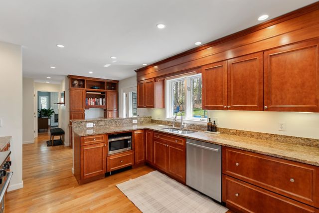 5 Harbor Ridge Road, South Burlington, VT 05403