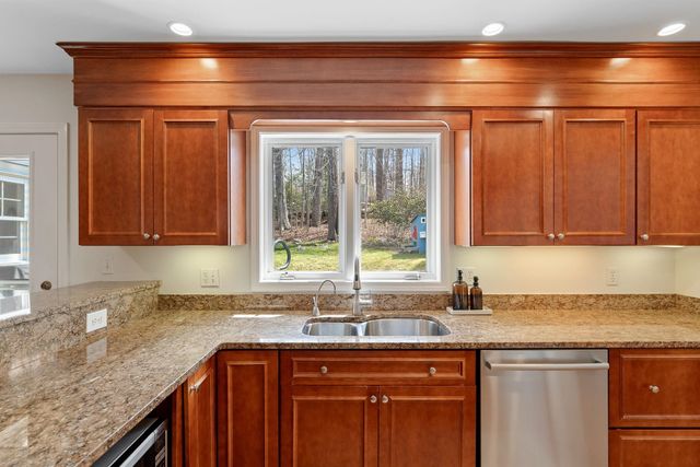 5 Harbor Ridge Road, South Burlington, VT 05403