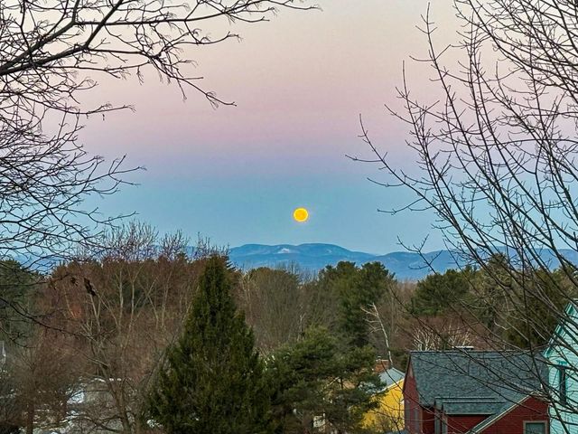 5 Harbor Ridge Road, South Burlington, VT 05403