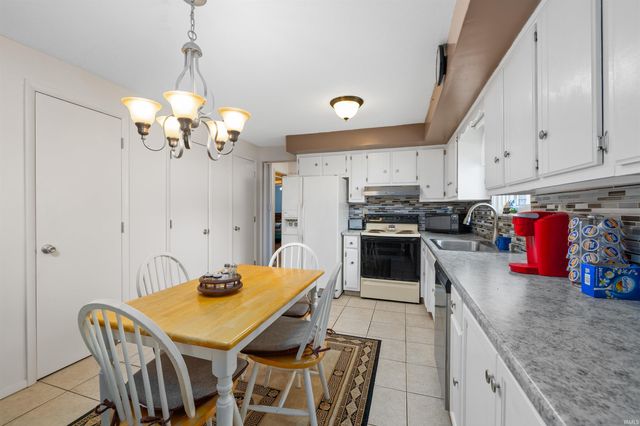 1301 Culbertson Court, Auburn, IN 46706