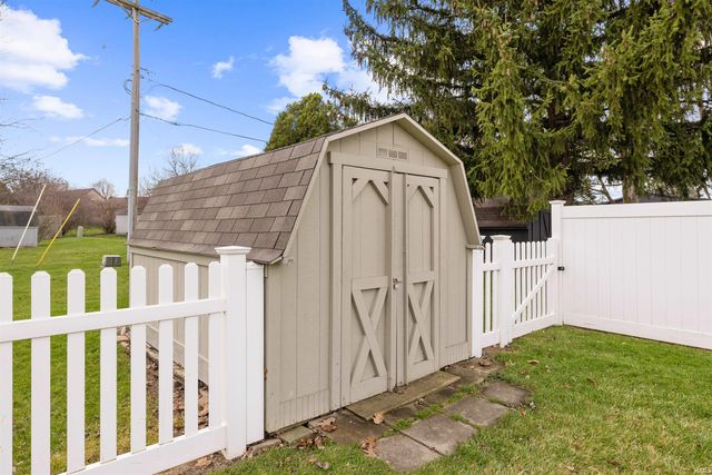 1301 Culbertson Court, Auburn, IN 46706