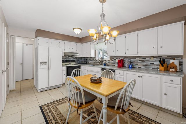 1301 Culbertson Court, Auburn, IN 46706