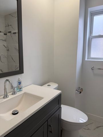 8057 S Saint Louis Avenue, Chicago, IL 60652