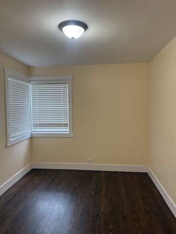 8057 S Saint Louis Avenue, Chicago, IL 60652
