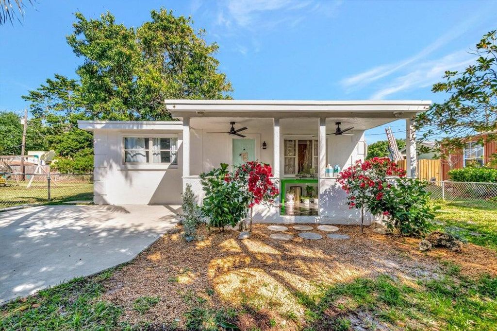 237 SW 3rd Avenue, Delray Beach, FL 33444