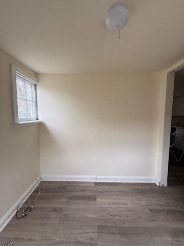 49 E Shore Trl, Sandyston Twp., NJ 07826