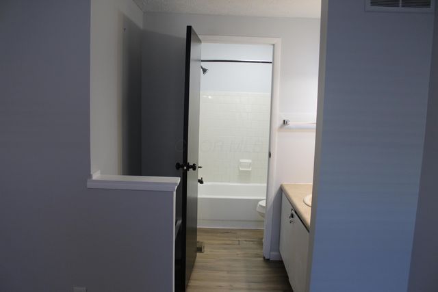 1823 Worthington Run Drive, F, Columbus, OH 43235