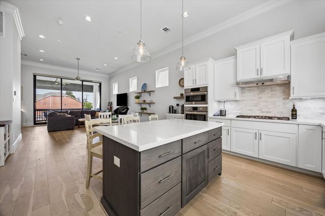 3312 W 12th Street, Houston, TX 77008