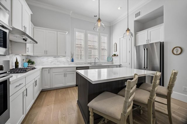 3312 W 12th Street, Houston, TX 77008