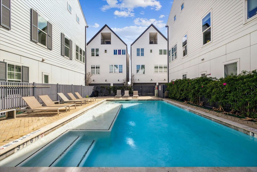 3312 W 12th Street, Houston, TX 77008