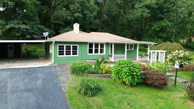 1211 Scenic Drive, Blue Ridge, GA 30513