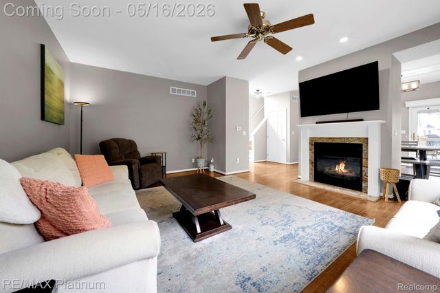 5043 Oak Bluff Court, Genoa Township, MI 48843