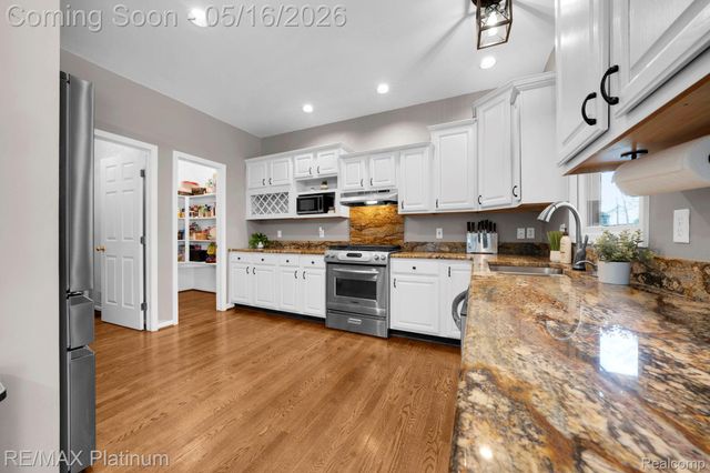 5043 Oak Bluff Court, Genoa Township, MI 48843