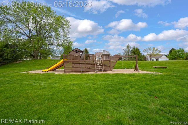 5043 Oak Bluff Court, Genoa Township, MI 48843