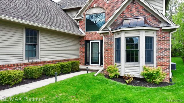 5043 Oak Bluff Court, Genoa Township, MI 48843