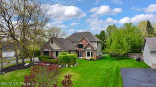 5043 Oak Bluff Court, Genoa Township, MI 48843