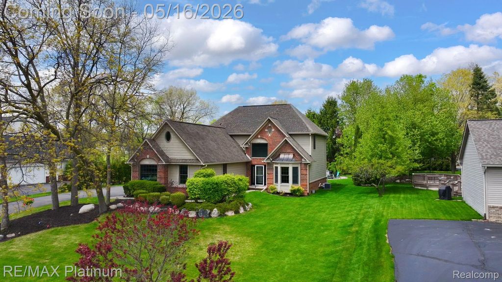 5043 Oak Bluff Court, Genoa Township, MI 48843